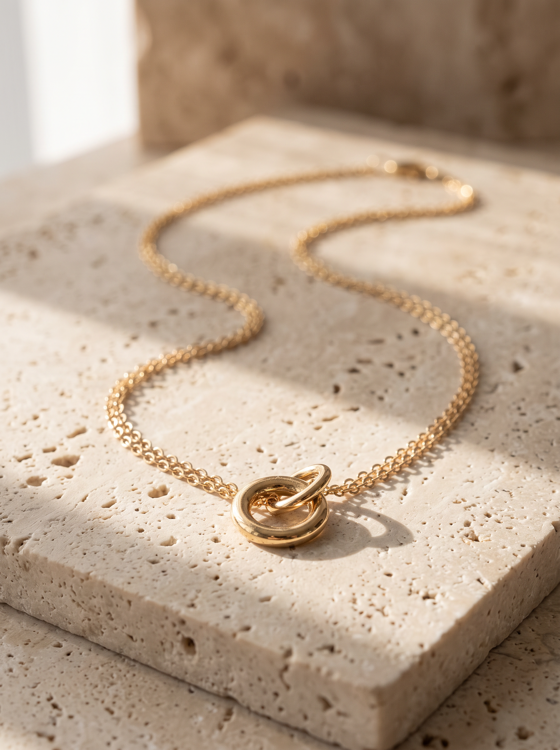 Collier cercle doré Hippie Chic, bijou minimaliste