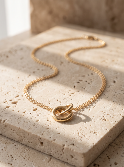 Collier cercle doré Hippie Chic, bijou minimaliste