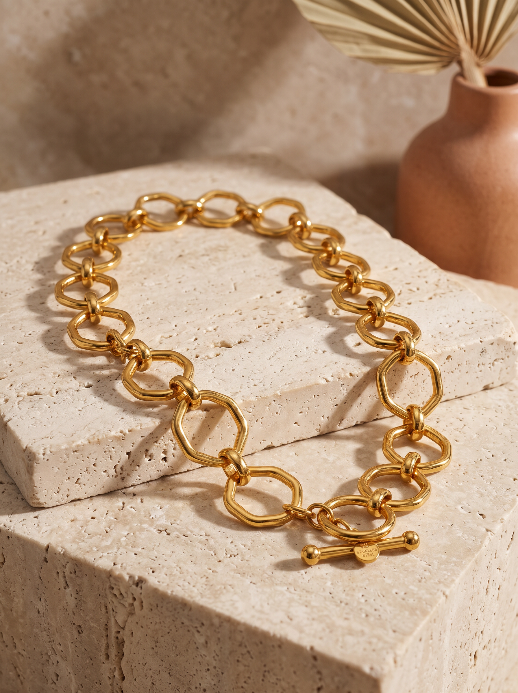 Détail de la maille du collier doré Hippie Chic